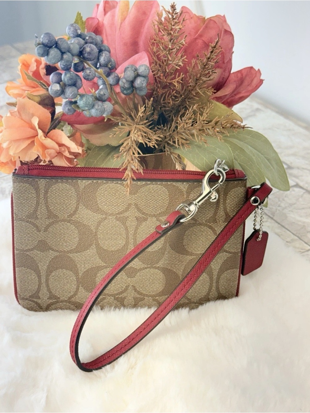 EUC COACH Peyton Signature Small Wristlet - Picture 3 of 11